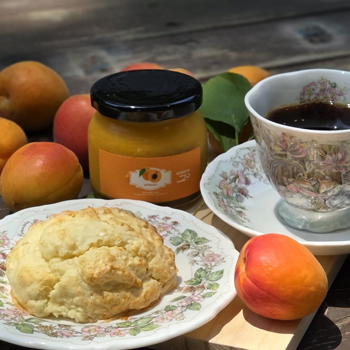 살구커드는 겨울에 유자커드를 만들때 꼭 만들어야겠다 생각했어요. 레몬과 유자와는 완전 다른 느낌의 커드가 될 것 같았거든요. 외국 레시피도 참조하고 그동안의 경험도 잘 살려 만들었습니다. 장마 전 살구 맛있을때 많이 만들게요. 
살구커드 들여가세요!!

mkt.shopping.naver.com/link/685153f9f…