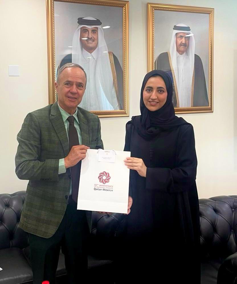 Embajada de México en Qatar (@embamexqatar) on Twitter photo México y Qatar comparten valores de paz y cooperación en foros multilaterales 🌐 🕊️
Así lo reconocieron en su reunión la Sheika Hanouf Al Thani, Directora de Organizaciones Internacionales <a href="/MOFAQatar_ES/">Ministerio de Relaciones Exteriores- Qatar</a> y el Embajador de México 🇲🇽 🤝🇶🇦 México y Qatar comparten valores de paz y cooperación en foros multilaterales 🌐 🕊️
Así lo reconocieron en su reunión la Sheika Hanouf Al Thani, Directora de Organizaciones Internacionales <a href="/MOFAQatar_ES/">Ministerio de Relaciones Exteriores- Qatar</a> y el Embajador de México 🇲🇽 🤝🇶🇦