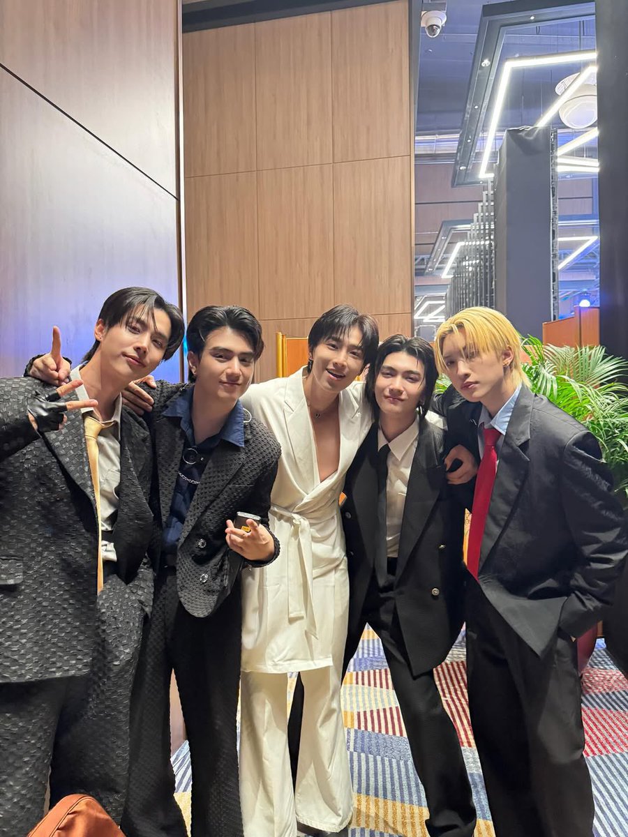 Nadia_nguyen4's tweet photo. F4 và bạn MC đều dễ thương 💜🩷 
#NoeulNuttarat #Bosschaikamon 
#BossNoeul #BoNoh  
#forthpcsp #donutspw  
#forthdonut https://t.co/WN83zLUhyT