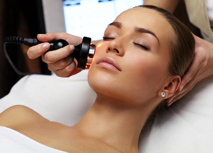 عمليات التجميل بالليزر.. هل أصبحت البديل العصري للجراحة؟ 