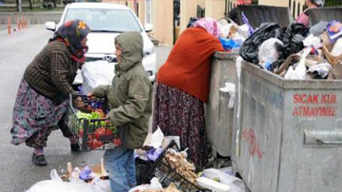 Eski Türkiye'de tane ile kiraz yoktu.
Eski Türkiye'de dilim karpuz yoktu.
Eski Türkiye'de askıda ekmek yoktu.
Eski Türkiye'de çöpten geçinen yoktu:

Eski Türkiye kadar başınıza taş düşsün!