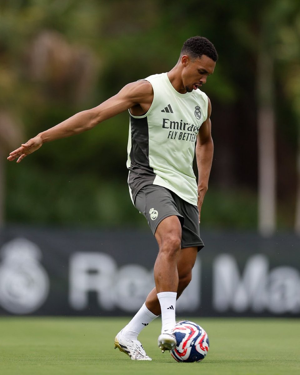 12TAA_'s tweet photo. 👟⚽️ https://t.co/fuoPmoSWTa