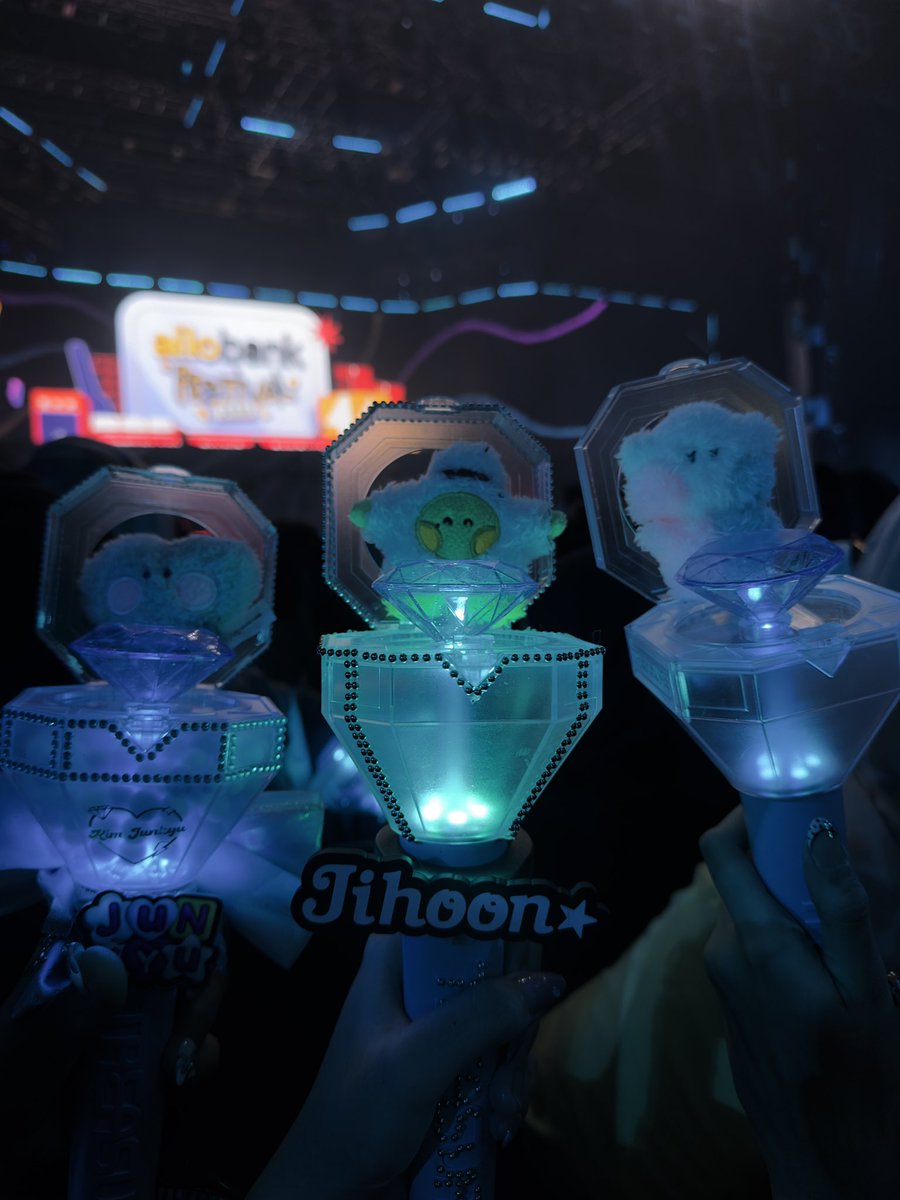 dobispace's tweet photo. the triplets are in! 🐨🐶🐰#AlloBankFestival2025 
#AlloFest2025withTREASURE https://t.co/JDl6OgA0Bf