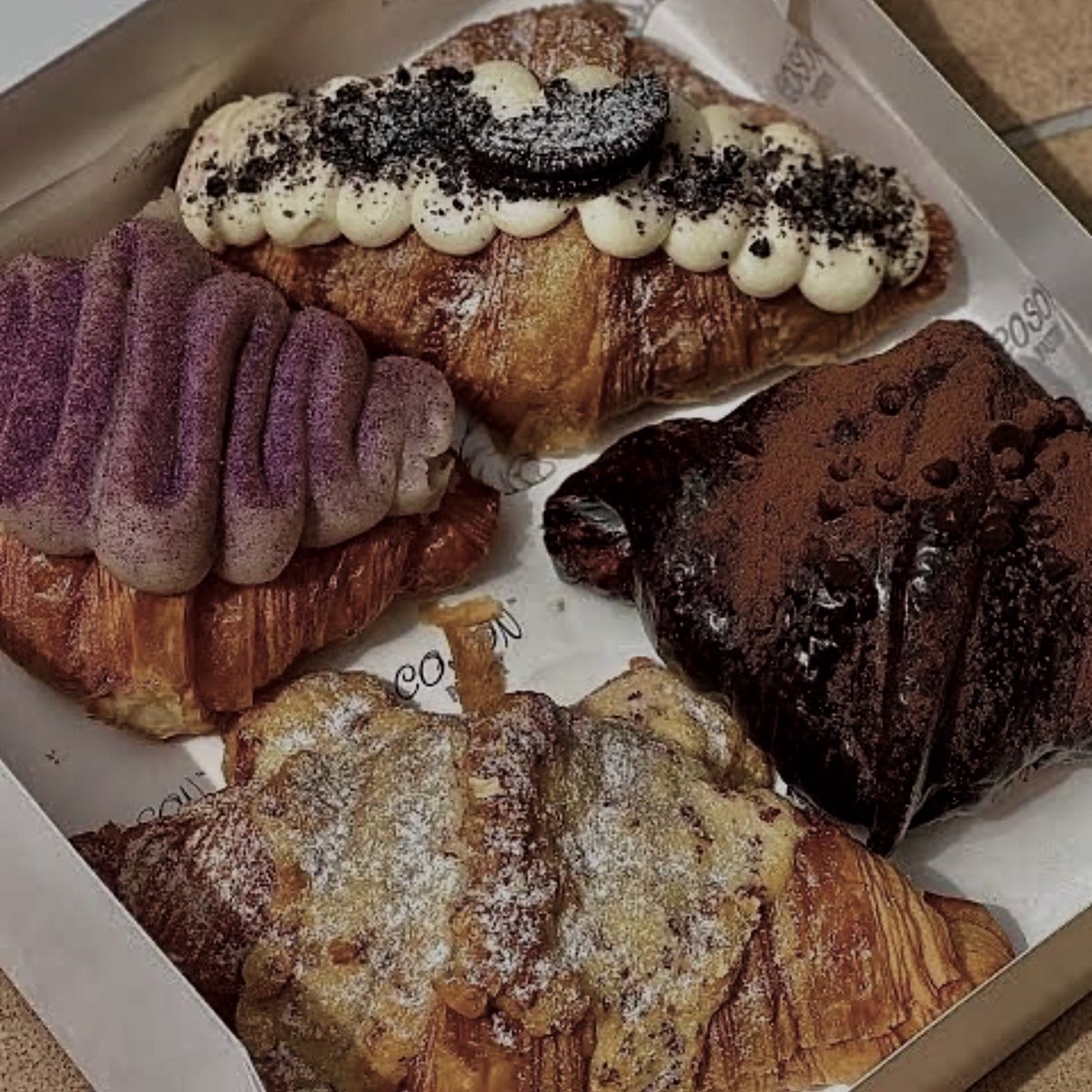 kulacinoe's tweet photo. ㅤ ㅤㅤ ㅤ ㅤ ㅤ 
𝗡𝗢𝗧𝗘𝗦:

katanya makanan manis dapat membuat suasana hati jadi good mood. semoga sampai tempat tujuan dengan utuh dan selamat menikmati, cantikku @senimerayu 
 ㅤ ㅤ ㅤ ㅤ https://t.co/zVO0KeXA7q
