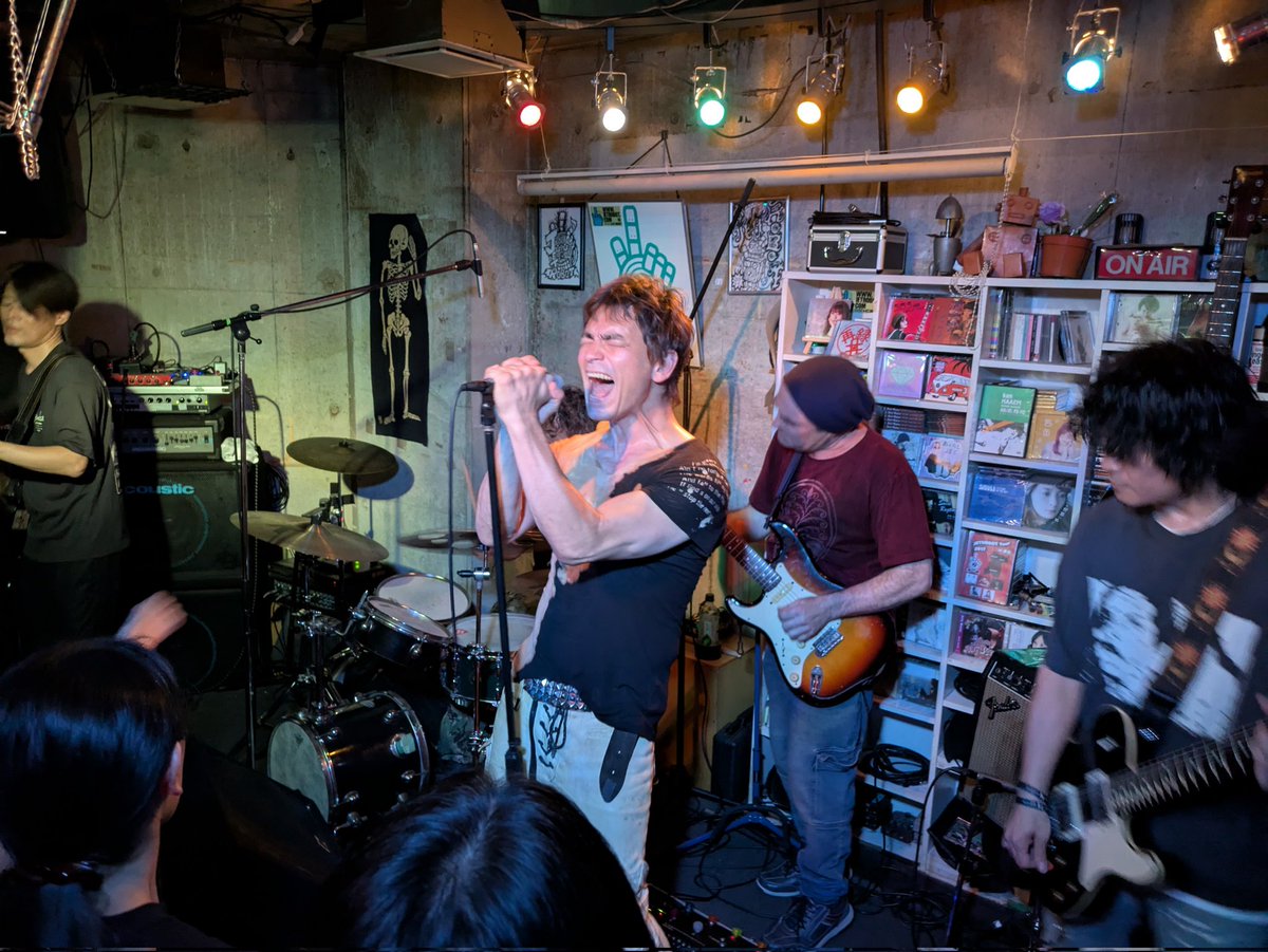 anirock59964072's tweet photo. カッコイイバンド!
#TOBYAS https://t.co/HOstJbW4XR