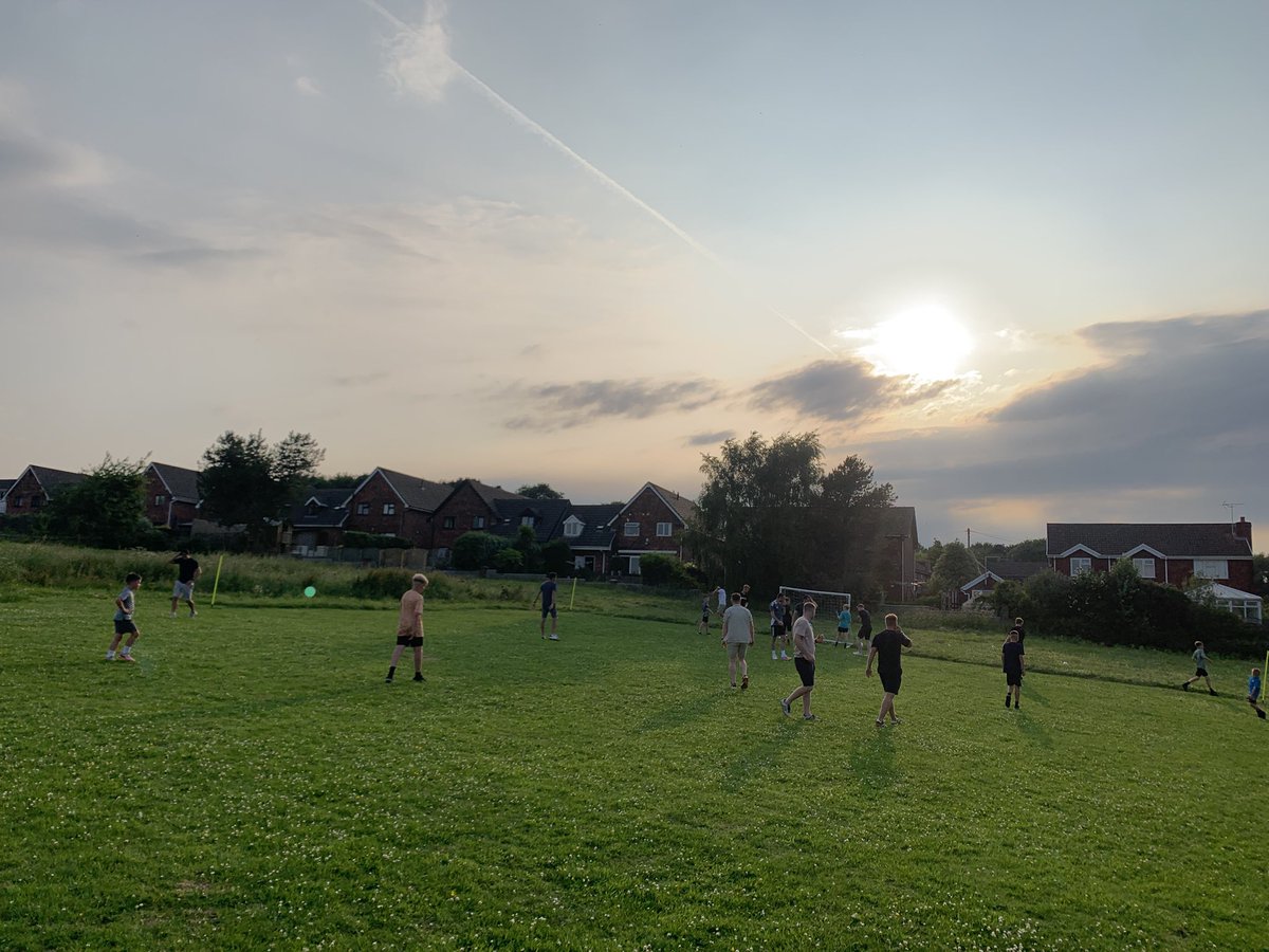 Great day bringing another fantastic season to a close at ‘Fredfest’.  Kids v Dads game was night. Congrats to Alan Dawson who won Players Player award. 
Great team and busy of lads.