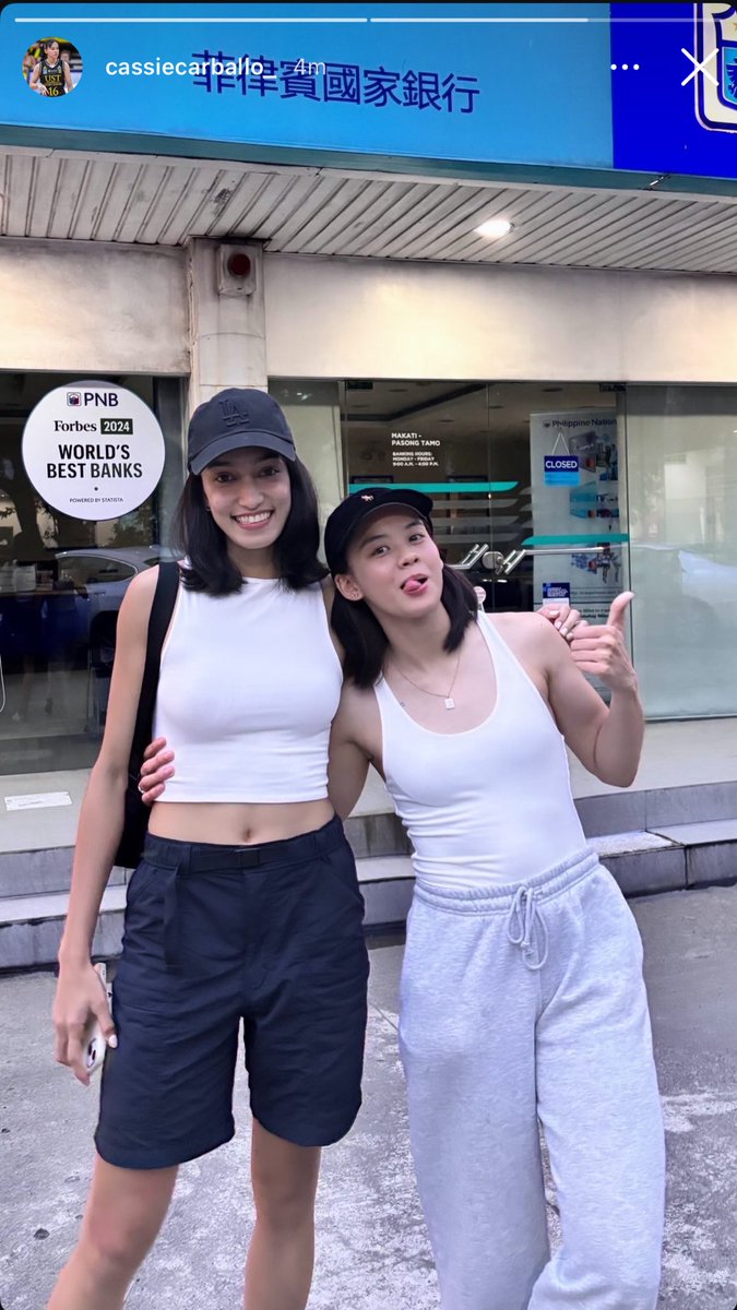 rawrUSTe's tweet photo. cassie &amp; amie https://t.co/yxIv82bdAA