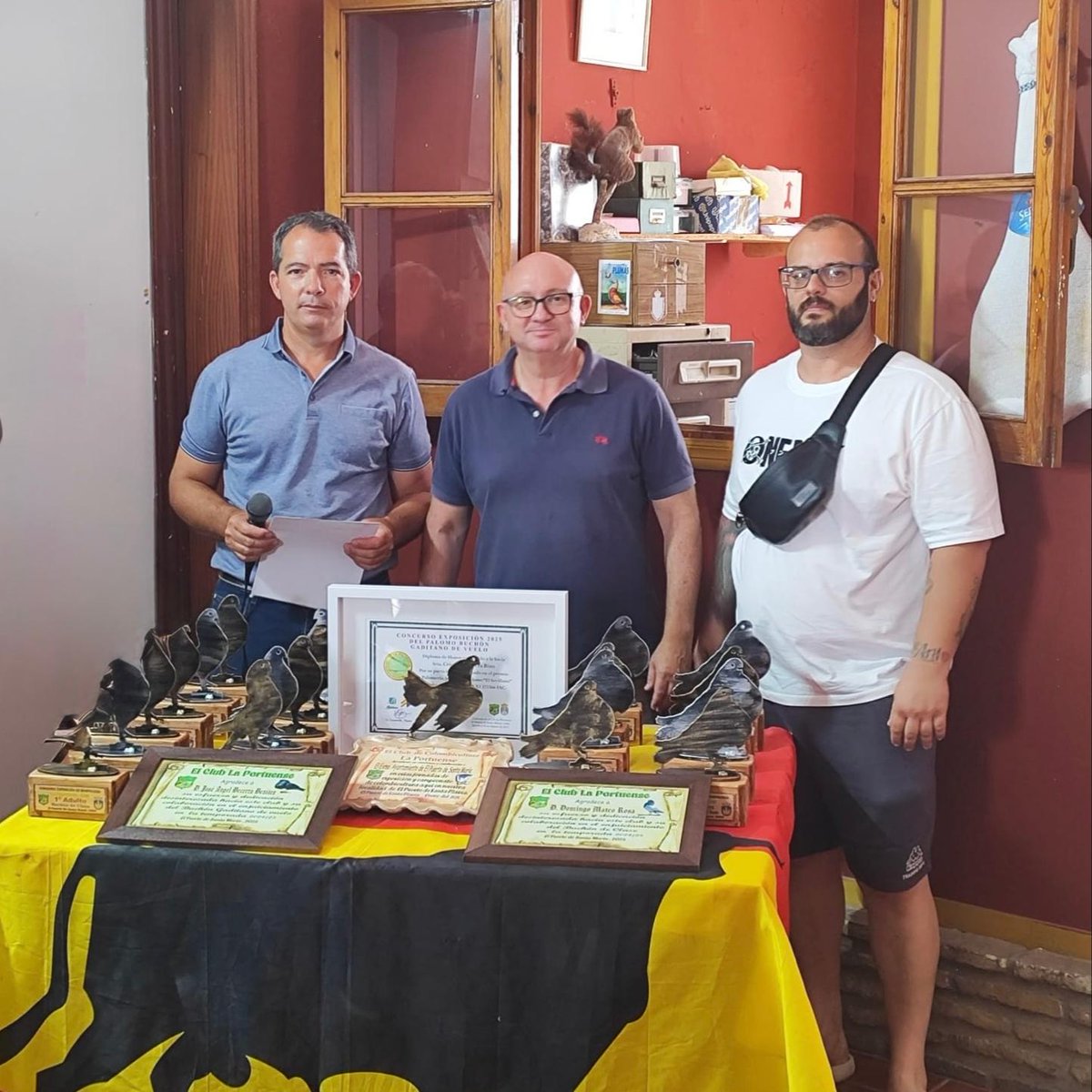 🐦 José Ignacio González acompaña al Club de Palomos 'La Portuense' en la entrega de premios de la temporada 2024/25

González Nieto ha recordado que el Club “La Portuense”, fundado en 1970, es uno de los más veteranos de la ciudad, con más de 60 socios activos.

#ElPuerto