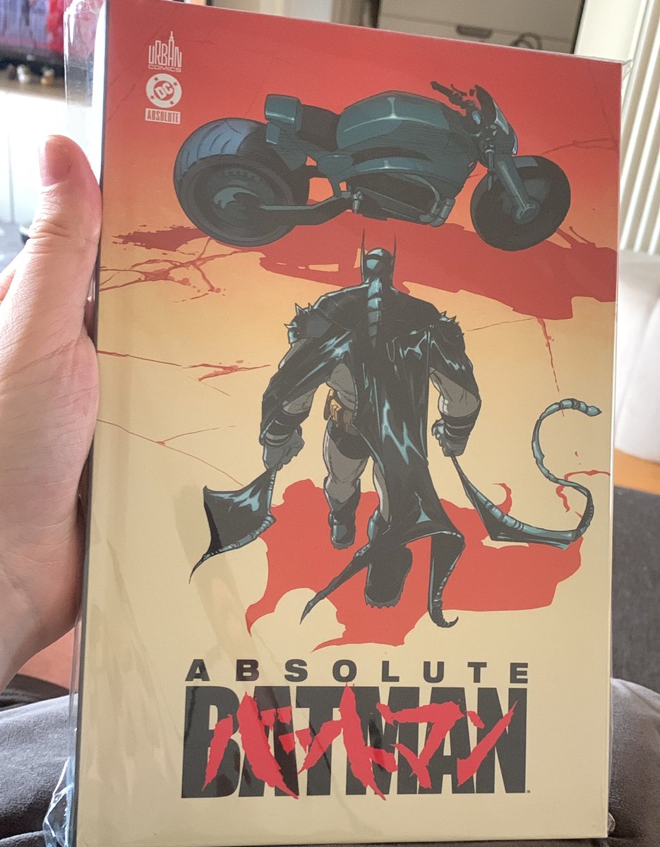 Rem_nxp's tweet image. Bon j’hésitais pour ce Absolute Batman, puis j’ai vu l’édition spéciale avec cette couverture Akira … et j’ai craqué. Oui, je juge un livre sur sa couverture.
