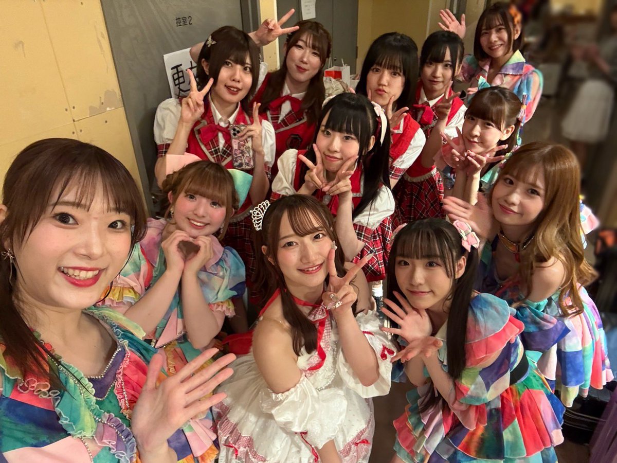 ️乃上恋々🎂4月26日生誕祭🎂(Fragrant Drive ) (@coco__fd) on Twitter photo 横浜YTJホールにて信野樹奈 Birthday Live Tour 2025 『White Loveletter』関東公演ありがとうございました!!!!
Teamくれれっ娘!(<a href="/Cradle_CK/">Teamくれれっ娘!公式【札幌観光大使】</a>)さんのみなさまとお写真して頂きましたっ✨✨
じゅなちゃん!!!
お誕生日おめでとうございますっ🎂
横浜来てくれたみんなありがと〜❣️
#フラドラ 横浜YTJホールにて信野樹奈 Birthday Live Tour 2025 『White Loveletter』関東公演ありがとうございました!!!!
Teamくれれっ娘!(<a href="/Cradle_CK/">Teamくれれっ娘!公式【札幌観光大使】</a>)さんのみなさまとお写真して頂きましたっ✨✨
じゅなちゃん!!!
お誕生日おめでとうございますっ🎂
横浜来てくれたみんなありがと〜❣️
#フラドラ