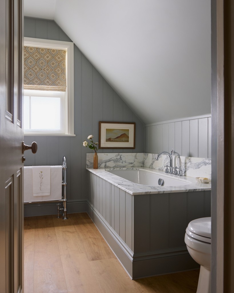 paint_library's tweet image. @maddalenaminerva featured Paint &amp;amp; Paper Library in the renovation of her London townhouse, including warm neutrals, contemporary blue-greys and richly coloured greens. 

Explore the project at paintandpaperlibrary.com/blog/maddalena…

1. Sand V
2. Blanket
3. Fynbos
4. Copper Beech