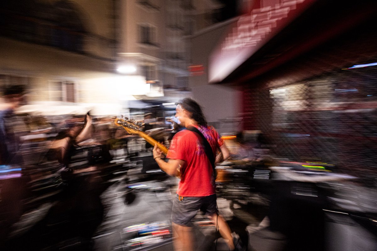 Une Fête de la musique 2025 dans une ambiance caniculaire ☀️🎶 #FeteDeLaMusique2025 
📸 Romain Costaseca / Hans Lucas / AFP
franceinfo.fr/culture/musiqu… via <a href="/franceinfo/">franceinfo</a>