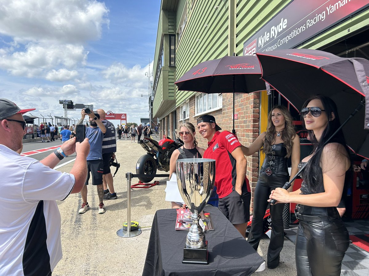 Great to see so many of you out in the sun enjoying the Pit Walk 👋☀️