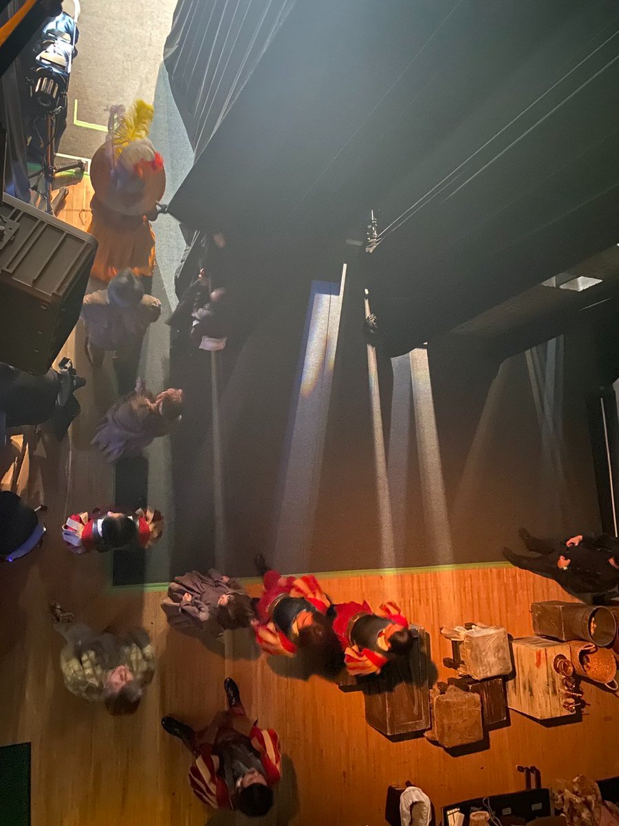 本日の公演で
『肝っ玉おっ母と子供たち』全日程が終了しました。

ご来場いただいた皆様誠にありがとうございました。