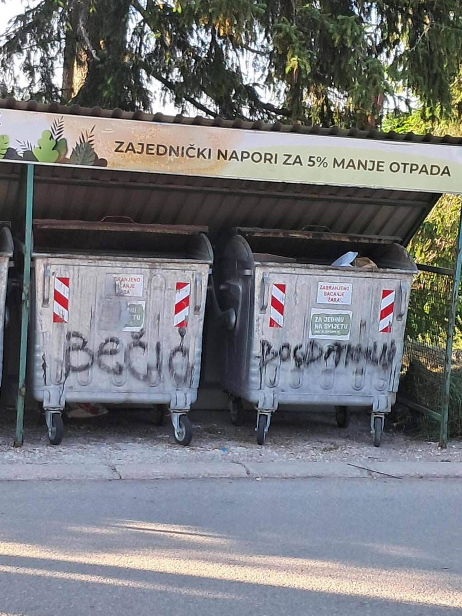 Za razliku od <a href="/DemokrateCG/">Demokratska Crna Gora</a> kontejnerima se zna namjena 🤣🤣