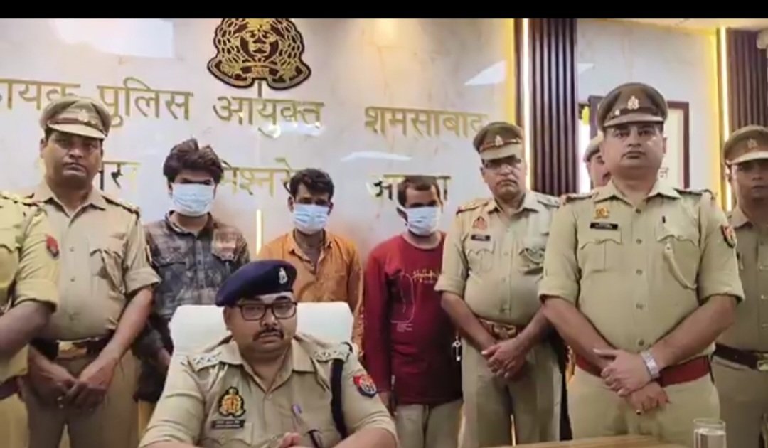BtvSamachar's tweet photo. #आगरा- में पुलिस को बड़ी सफलता
 तार चोर गैंग के 3 शातिर बदमाश गिरफ्तार
 किसानों के ट्यूबवेल से करते थे तार की चोरी
  2 समरसेबल, 50 किलो कॉपर और सिल्वर वायर बरामद. शमशाबाद पुलिस और सर्विलांस टीम की संयुक्त कार्रवाई @agrapolice https://t.co/3DOJnaFZpH