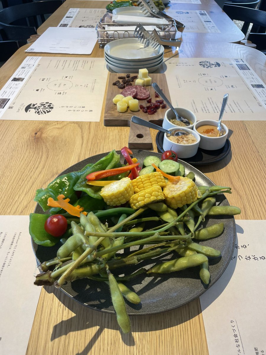 【TCCCAFE】
本日は、藤江れいなさんのトークイベントがTCCCAFEにて行われました🐴
競馬観戦しながらのイベントで、皆さまとても楽しそうでした😊

TCC CAFE では馬や競馬が好きな方々をはじめ、人々がつながる場所として、貸切利用やイベント開催も承っています！
お気軽にご相談ください✨