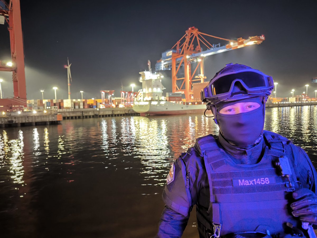 GimpMax's tweet image. Look into my eyes. 😈
First time in Hamburg.
Second MoG for me
@MOG_Europe
🌍:🇩🇪 Hamburg 
📸: @Gear_DL
06/25 Hamburg 
Hamburg