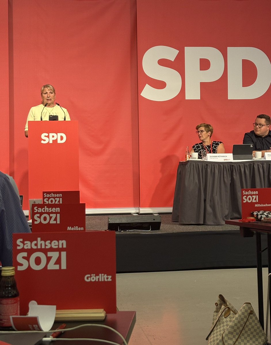 Holger Mann (@holgermannle) on Twitter photo Die SPD Sachsen nominiert die stellv. Ministerpräsidentin Petra Köpping einstimmig für den stellv. Bundesvorsitz der #SPD. Eine starke und klare ostdeutsche Stimme. Viel Erfolg!
#BPT25 #saxlpt #Sachsen
<a href="/SPDSachsen/">SPD Sachsen</a> <a href="/Koepping/">Petra Köpping</a> Die SPD Sachsen nominiert die stellv. Ministerpräsidentin Petra Köpping einstimmig für den stellv. Bundesvorsitz der #SPD. Eine starke und klare ostdeutsche Stimme. Viel Erfolg!
#BPT25 #saxlpt #Sachsen
<a href="/SPDSachsen/">SPD Sachsen</a> <a href="/Koepping/">Petra Köpping</a>