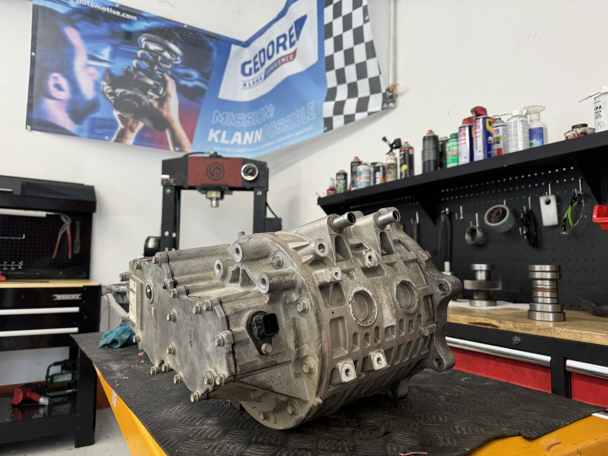 evclinic's tweet image. An EV has 10 to 15 times fewer maintenance cycles from the start. If, after 10 years and 160,000 km, you service the drivetrain of your Kia Soul EV for the first time — preventively, because it started to hum — that’s 10 to 15 times fewer trips to the workshop compared to a…