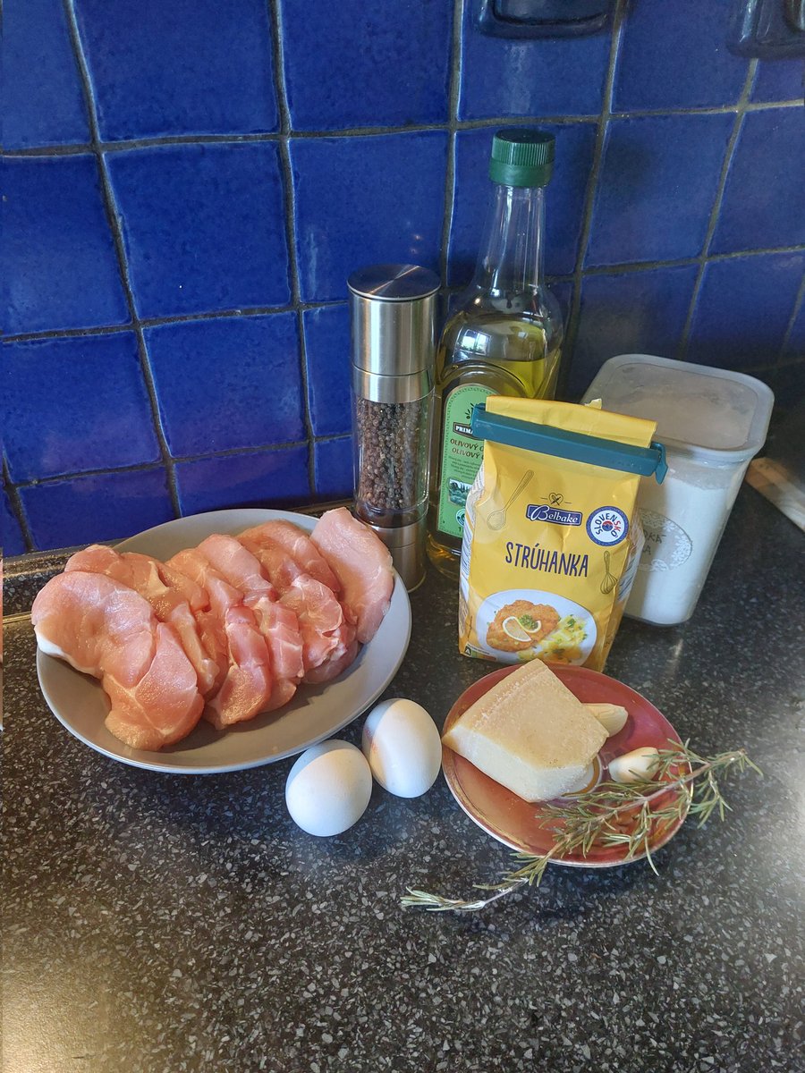 M_B_art's tweet photo. #veal #milanese #flour #eggs #oliveoil #garlic #rosemary #milk #breadcrumbs #salt #pepper side dish: #onion and #potatosalad salad: #spinach #tomatoes #redpepper #cucumber #mustard #lemonjuice #oliveoil #tasteofitaly #ilikecooking https://t.co/FyGxCz6Zml