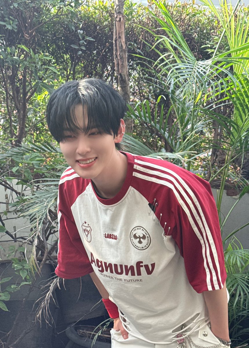 XODIAC_MEMBERS's tweet photo. [#현식] 

맛있는 것도 많이 먹고 !!🍚 
재밌게 놀고 🕺
쏘블리들이랑 큰 추억 만들고 한국으로 돌아가요!!!! 
너무 많은 사랑 주셔서 감사합니다 🫶🏻🫶🏻
늦지 않게 다시 돌아올게요 🥹🤙🏻
인도네시아 🇮🇩 너무 고맙고 사랑해요 ❤️

#XODIAC #소디엑 #HYUNSIK #현식 https://t.co/jNL2O0aJCJ
