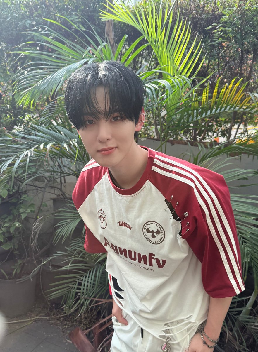 [#현식] 

맛있는 것도 많이 먹고 !!🍚 
재밌게 놀고 🕺
쏘블리들이랑 큰 추억 만들고 한국으로 돌아가요!!!! 
너무 많은 사랑 주셔서 감사합니다 🫶🏻🫶🏻
늦지 않게 다시 돌아올게요 🥹🤙🏻
인도네시아 🇮🇩 너무 고맙고 사랑해요 ❤️

#XODIAC #소디엑 #HYUNSIK #현식