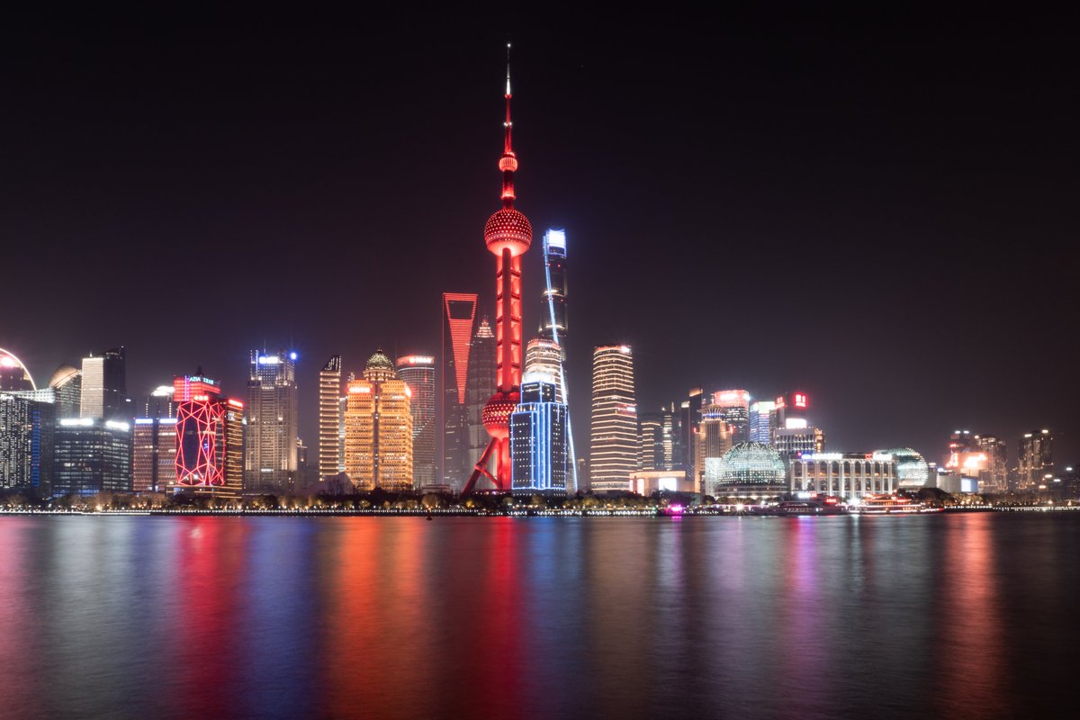 还记得雨夜霓虹中你开着车与我轻语
还记得尼康店里你介绍着相机如数家珍
感谢这三百余天的陪伴
你真的是一只很温暖很温暖的大狗狗
愿你永远开心快乐
<a href="/KerryDobryn/">Kerry｜光影矩阵 Matrix of Light</a>