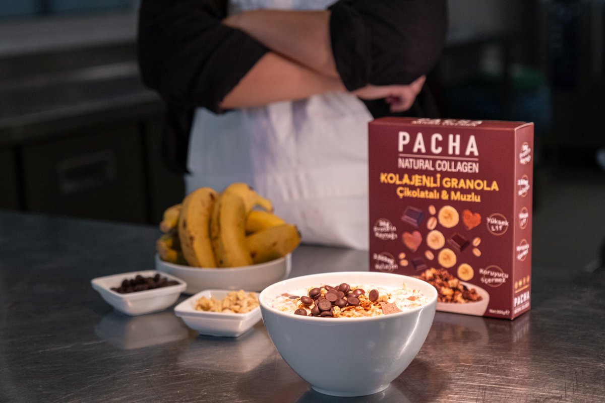 Günün en keyifli anı: Tatlı ama sağlıklı bir başlangıç! 🍌🍫
Pacha Kolajenli Granola Çikolatalı &amp; Muzlu, lezzetle beslenmenin tam karşılığı.

✔️ 36 g protein kaynağı
✔️ 3275 mg kolajen
✔️ Yüksek lif
✔️ Koruyucu içermez

Kahvaltıya yeni bir boyut kat!
