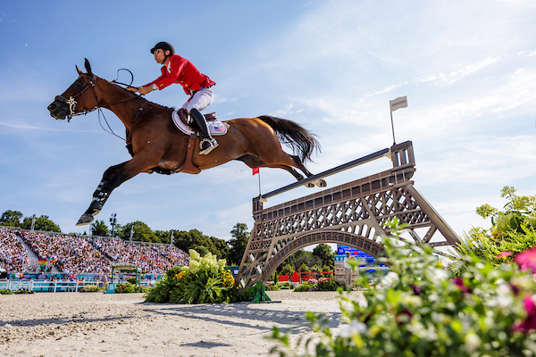 Karl Cook gewinnt Großen Preis des CHIO Rotterdam. Sophie Hinners beste Deutsche und eine Vertragsverlängerung in Rotterdam… zurl.co/C9L0n
#rotterdam #springreiten #LLN