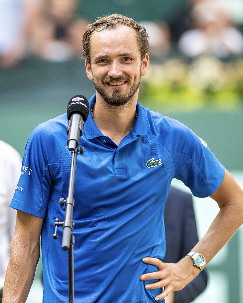 dmedvedevfans's tweet image. Even though Daniil didn't manage to win the main trophy today, he finally felt that moment of the trophy ceremony again, an important moment β€οΈ
Another plate for the collection, by the way π½οΈπ
And at least Daniil got champagne, it almost always makes your day a bit better π