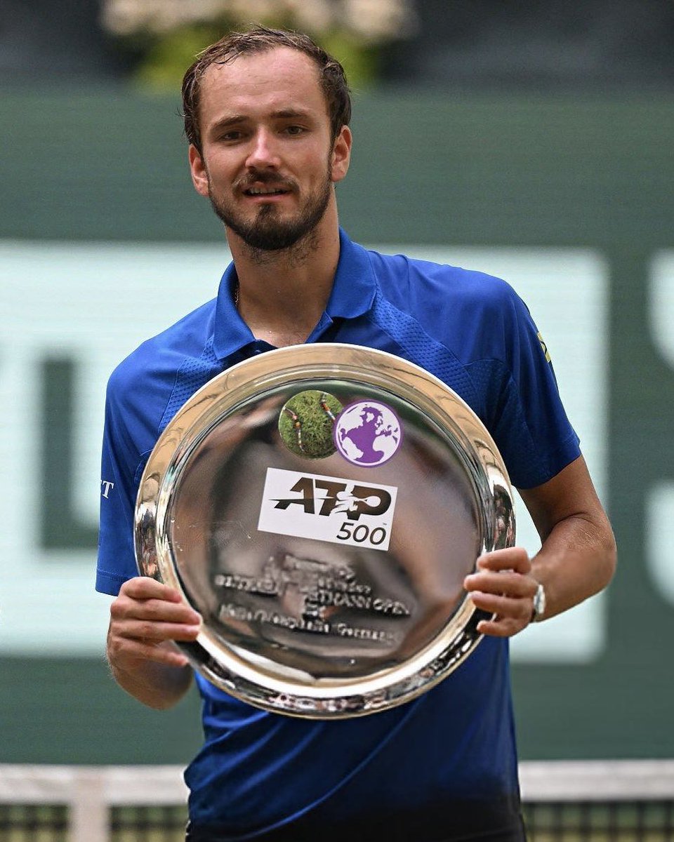 dmedvedevfans's tweet image. Even though Daniil didn't manage to win the main trophy today, he finally felt that moment of the trophy ceremony again, an important moment β€οΈ
Another plate for the collection, by the way π½οΈπ
And at least Daniil got champagne, it almost always makes your day a bit better π