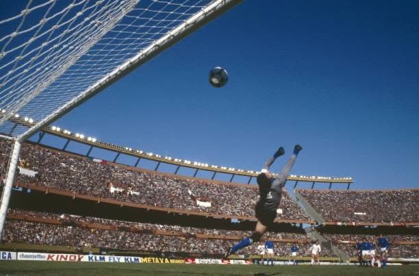 Netherlands1978's tweet photo. #Netherlands beat #Italy 2-1 in the #WorldCup78 Second Round, securing its place in the Final (vs #Argentina).
See the 2 legendary goalkeepers in action: #DinoZoff and #PietSchrijvers.
The latter unfortunately got injured and #JanJongbloed had to replace him.

#Holland78 #Oranje https://t.co/ilSaIeaLy8