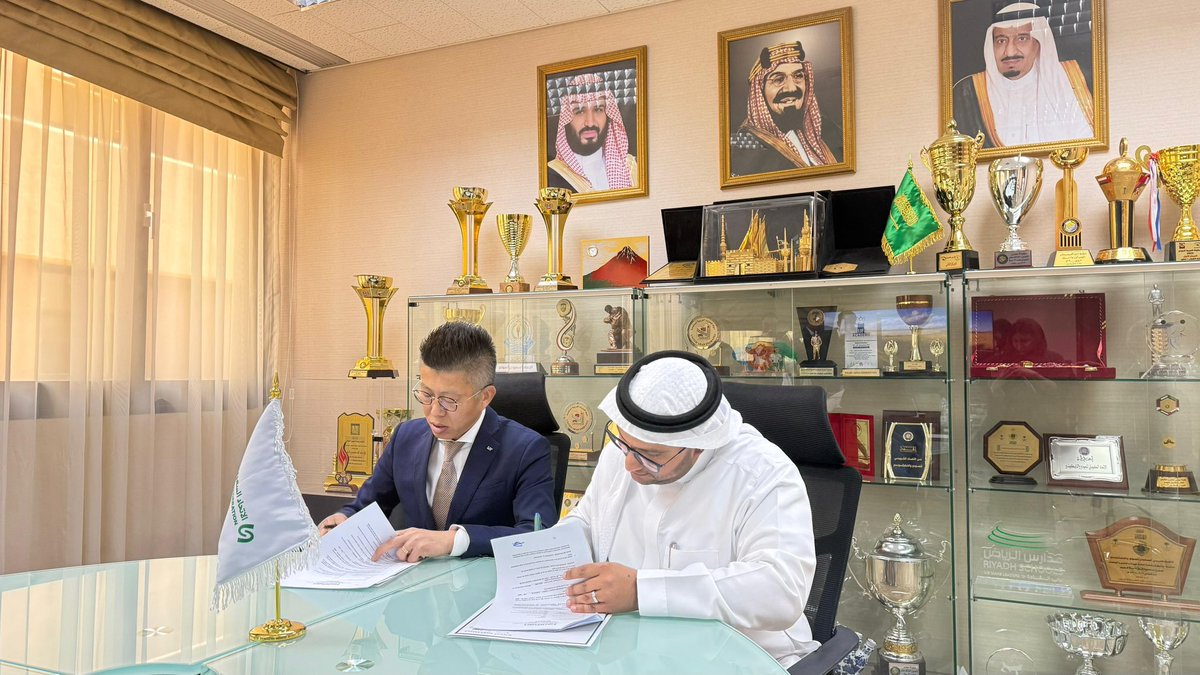 saudijudo's tweet photo. وقع 🇸🇦 الاتحاد السعودي للجودو اتفاقية تعاون مع شركة Taishan الصينية 🇨🇳، المتخصصة في تصنيع أدوات ومعدات  
الجودو المعتمدة من الاتحاد الدولي 🥋🤝

وذلك ضمن جهود تطوير البيئة التدريبية 
وتعزيز جودة التجهيزات في المملكة 💪✨

#الاتحاد_السعودي_للجودو
#Taishan
#جودو
#JudoKSA
#رؤية_السعودية_2030 🌟