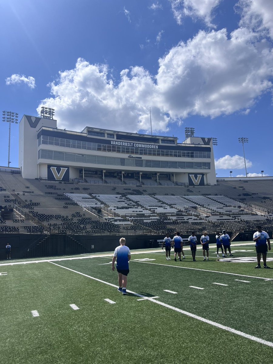 Kadeqb9's tweet image. Had a great time at @KYFUTURESTARS this whole week! Very grateful for this opportunity &amp;amp; looking forward to next year! #Brotherhood  @AlPopsFootball @PrepRedzoneKY @PrepRedzoneNext @PanthersJH @QBHitList @PlayBookAthlete @KeyPlayerNation @SportPrepX @DirectRecruits…