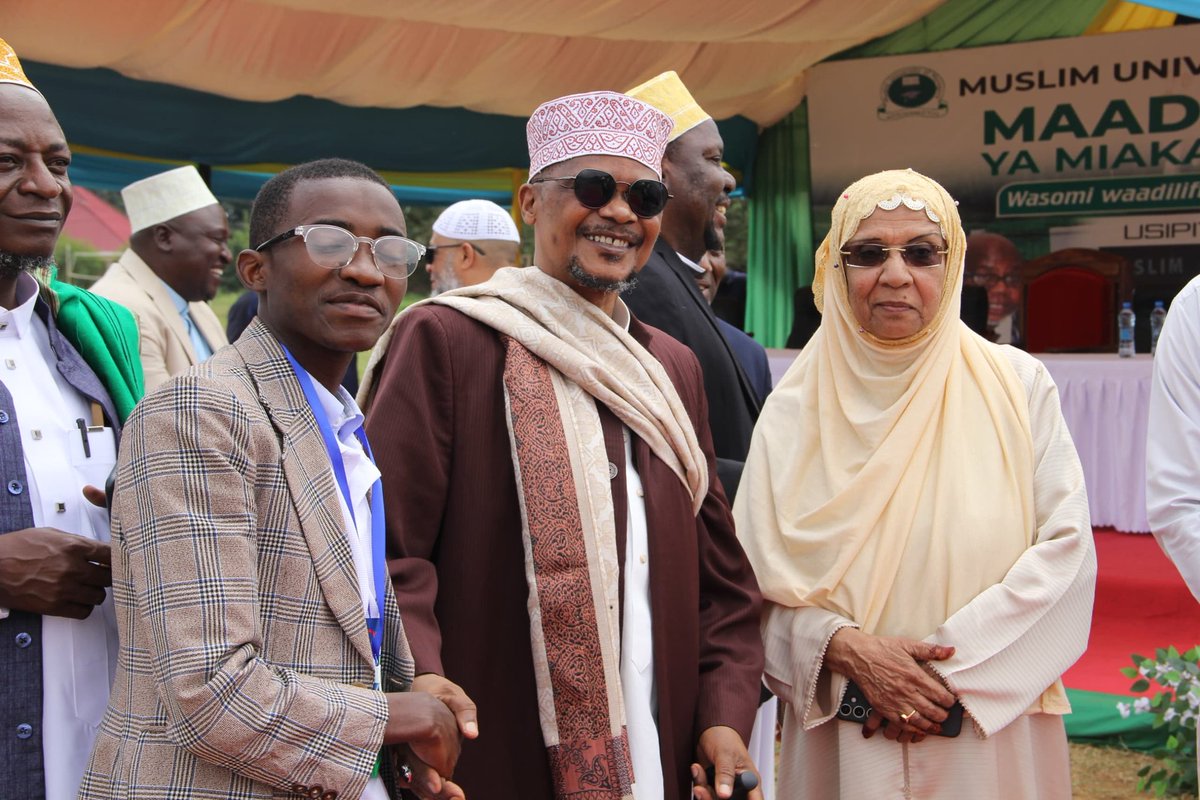 Mufti na Sheikh Mkuu wa Tanzania Dkt.Abubakari Zuberi bin Ally akiwasili katika Maadhimisho ya  Miaka 20 ya Chuo Kikuu cha kiislamu Morogoro(MUM). " Read in the name of Allah ."