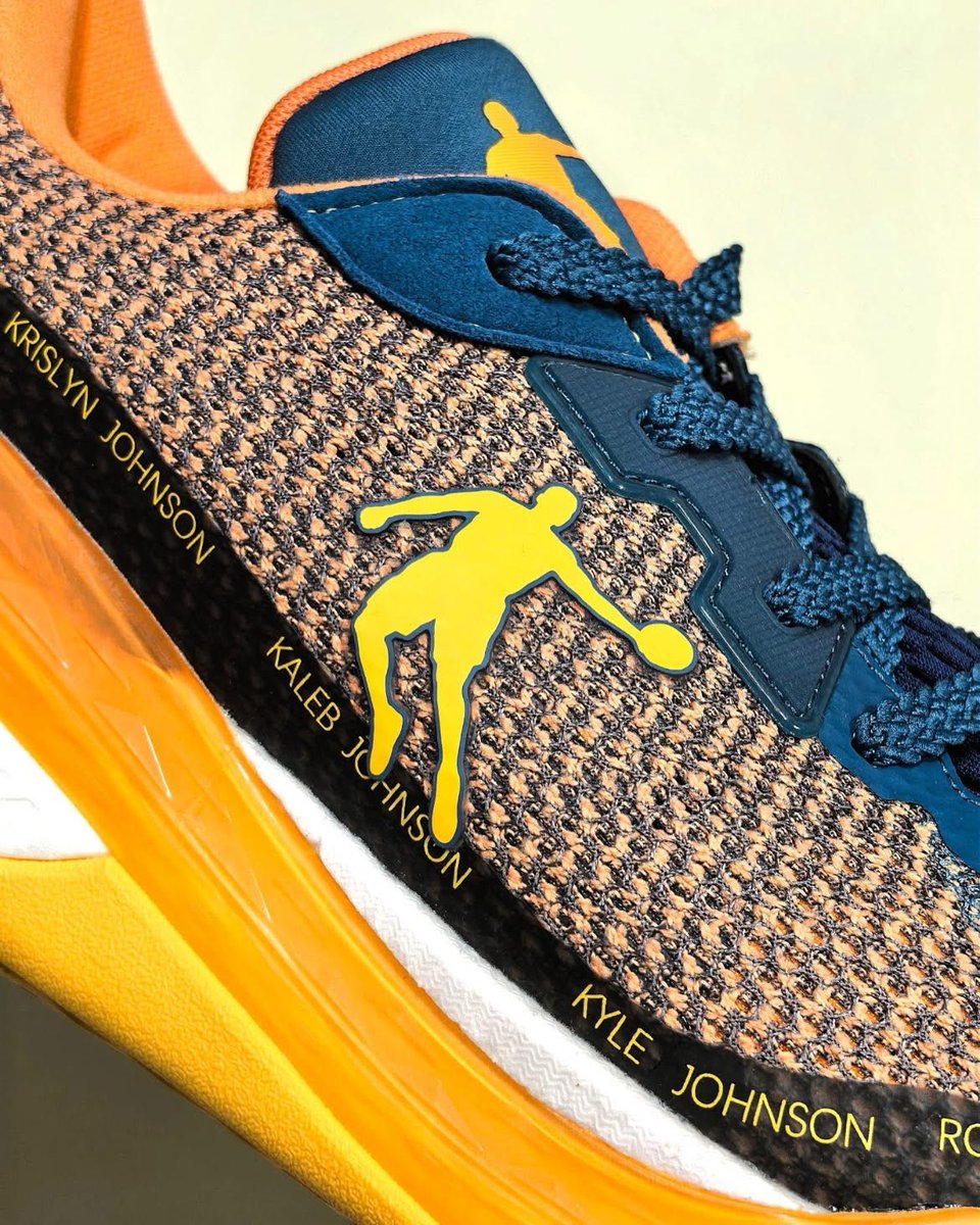 helloshoes1's tweet image. Keldon Johnson x Qiaodan Fengci 6 Pro Sample 
❤️❤️We sell worldwide with free shipping: antosports.com/collections/qi…
.
.
.
#keldonjohnson 
#qiaodan 
#qiaodanfengci 
#fengci6pro
#qiaodansports