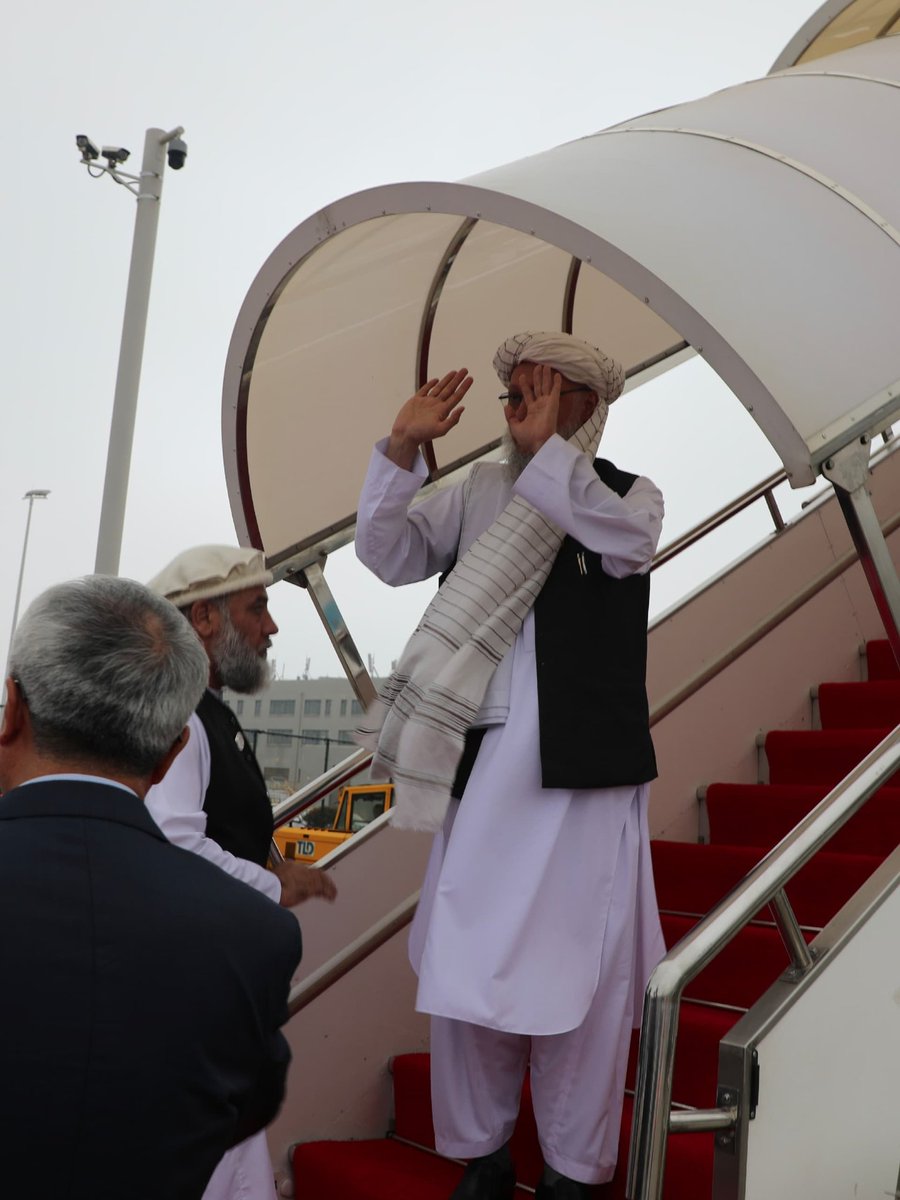 چینایان پوهېږي چې افغانان مېلمه‌دوسته او ښه خلک دي، نو یې د يو تور سایوان ترتیب برابر  کړی ده. 🤭