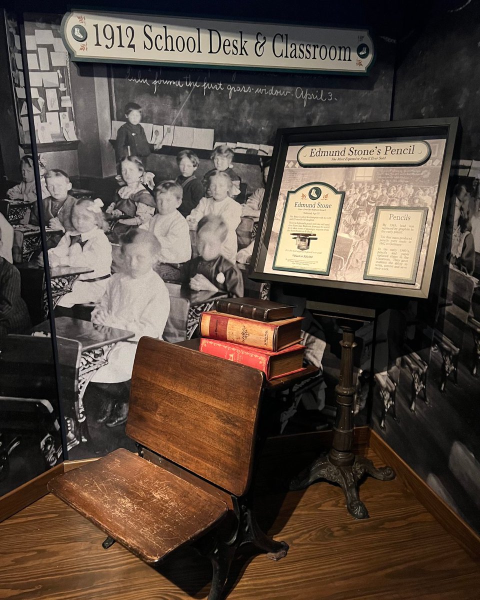 This 1912 school desk shows what classroom life was like for children aboard Titanic. Now on display at our Pigeon Forge location—step back in time. 🏫✏️

#TitanicMuseumAttraction