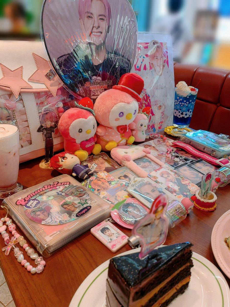 H0NEYW0RKS's tweet photo. happy birthday to the most precious strawbabiest babie to ever strawbabie as well 🩷🍓✨ 

#HAPPYPOPPOHDAY
#JOCHUM #CHUMILY #ぽぽ
#HAPPYTAKUMIDAY https://t.co/1DLqLBpxGF