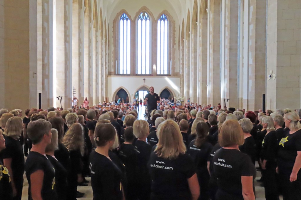 Guildford Cathedral tweet media