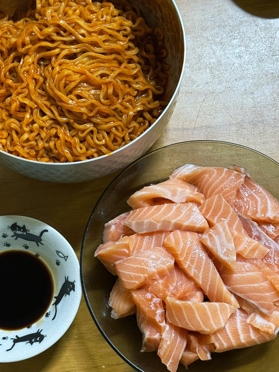 연어 가볍게 오백그람 썰어주기 ❤️