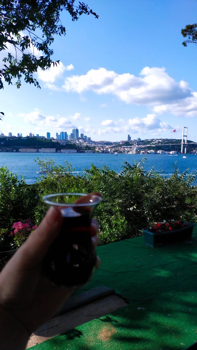 Bize huzur veren insanlar lazım.. Bir de Çay.. Birde İstanbul...