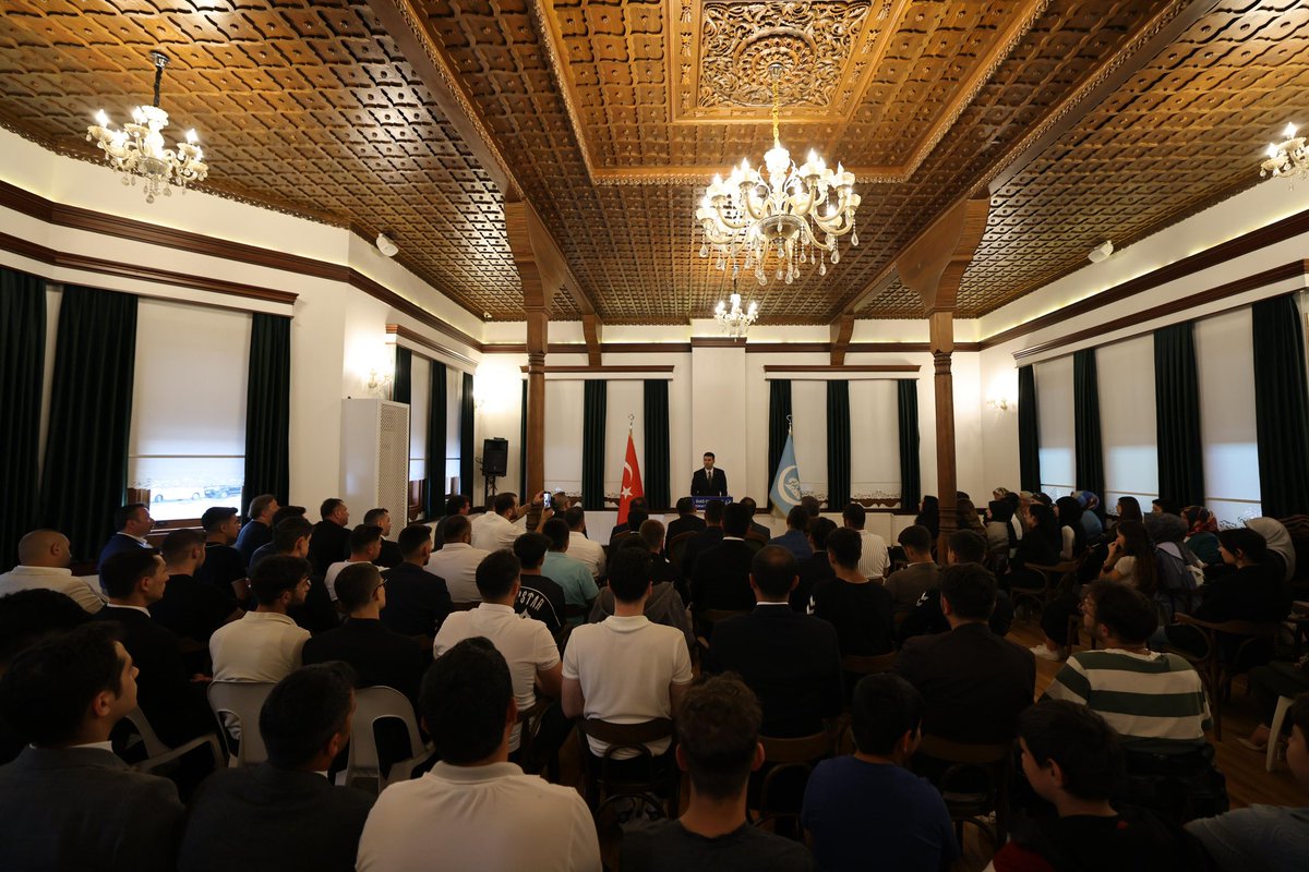Ülkü Ocakları Tokat İl Başkanlığımızı ziyaret ederek, inancını ülküyle yoğurmuş, davasına sadakatle bağlı genç kardeşlerimizle bir araya geldik.

Dava kutlu, gençlik uyanık; yönümüz Türk asrıdır, yürüyüşümüz kararlıdır!