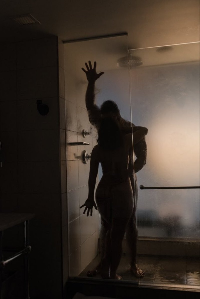 مسا الخير لكل الاصدقاء اعمل اعادة تغريدة عمري 
Bremen Hafen yakınlarında yaşayan 28-32 yaş aralığında, eğlenceyi seven çiftlerle tanışmak isteyen bir çiftiz.