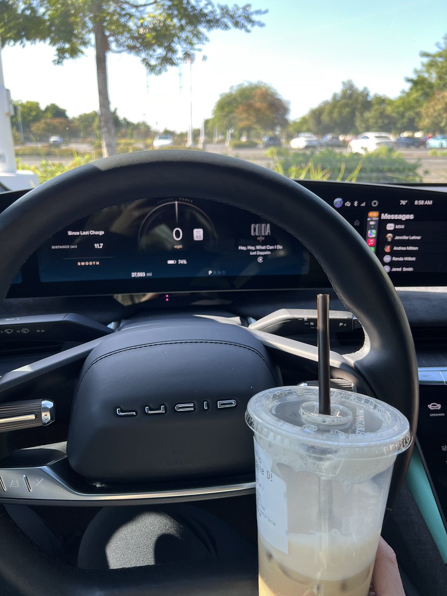 doll_debbie's tweet image. My weekly relaxation ritual. @LucidMotors seat massage, coffee, music, all taking place in a “quiet” Trader Joe’s parking lot 😎 Excited for a few more friends getting their #lucidgravity this week!!!! #lucidownersclub I wonder who’s going to let me drive their Gravity first?