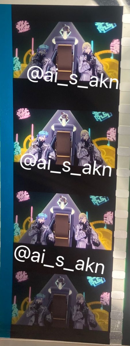 ai_s_akn's tweet image. ｺﾞｯﾗﾌﾞ初めて自引きできただけでも嬉しかったのに帰宅してからよく見たら可愛いミニグリちゃんも一緒に写ってて声出た💜🩵
 #うたプリTN_コマフィルム展示会場