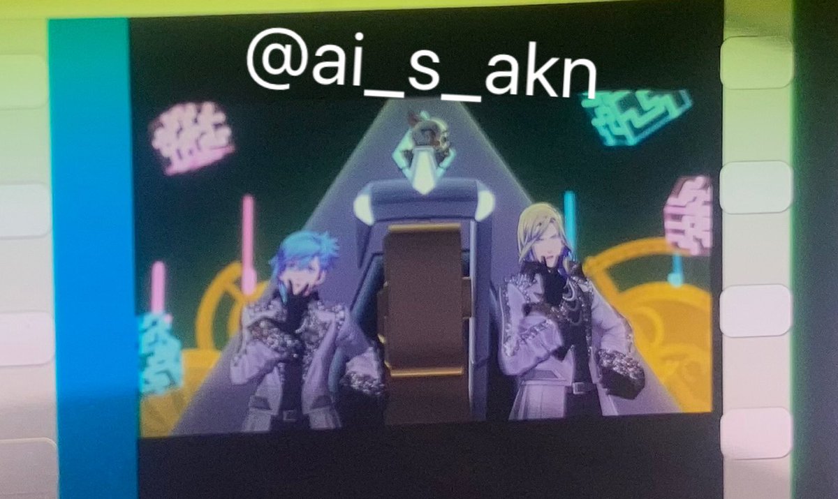 ai_s_akn's tweet image. ｺﾞｯﾗﾌﾞ初めて自引きできただけでも嬉しかったのに帰宅してからよく見たら可愛いミニグリちゃんも一緒に写ってて声出た💜🩵
 #うたプリTN_コマフィルム展示会場