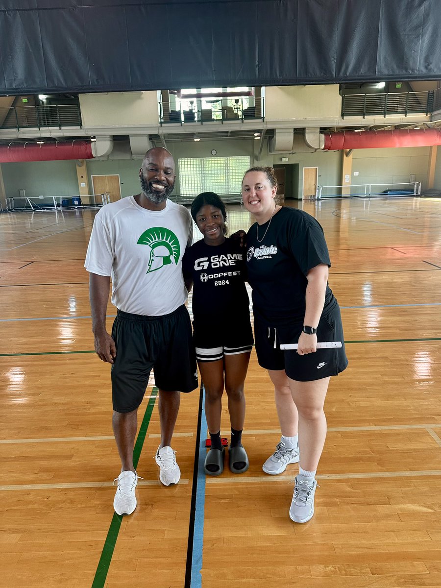 SeanaThrower's tweet image. Started off camp season at @upstateWBB. Thank you so much to @JWILLIAMS_USC_U @CoachMollyGlick @isaacmills_1 for an amazing experience.