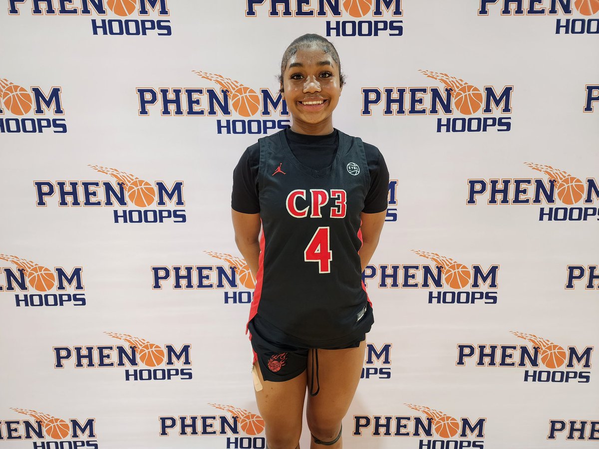 5'7 2027 Shyla Simms with an impressive 26 points in the win over a tough North Lincoln squad.

Skilled guard who has the ability to create for herself &amp; others. Creates paint touches. Also showcased the ability to knock down shots from the perimeter with 4 3s. 

#PhenomTeamCamp